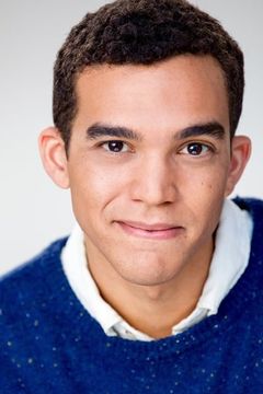Adam Faison interpreta Spencer