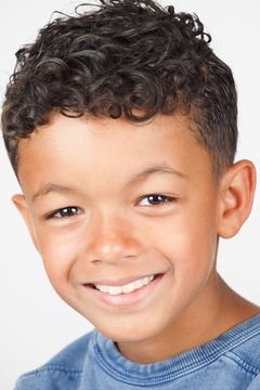 Colton Osorio interpreta Little Boy (uncredited)