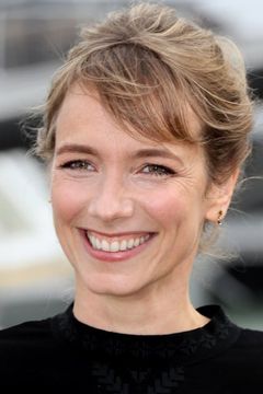 Julie-Anne Roth interpreta Annabelle Pennac