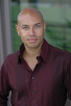 Thom Allison interpreta Babysitter