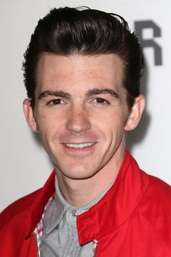 Drake Bell interpreta Dragonfly