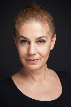 Lila Gürmen interpreta Franziska Schönbauer