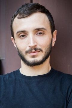 Aleksandros Memetaj interpreta Malvivente Russo