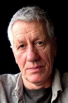 Michael Bertenshaw interpreta Priest