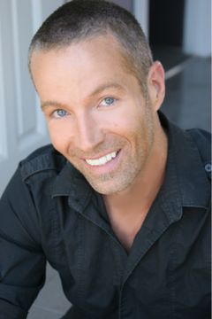 Mark S. Allen interpreta KMAX-TV(IND) Sacramento