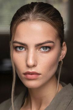 Eden Hart interpreta Eve