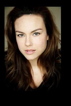 Amy Mathews interpreta Senior Constable Harrison