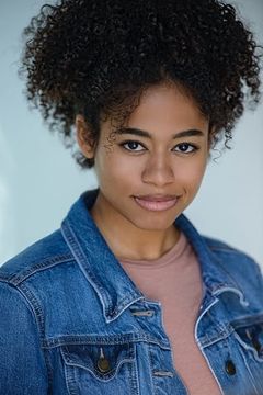 Racquel Bianca John interpreta Military Teenage Girl (uncredited)