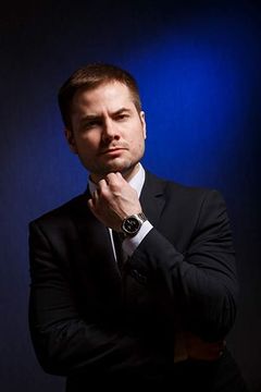 Aleksei Podlesnov interpreta Pedestrian (uncredited)