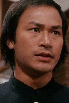 Dick Wei interpreta Kim's thug