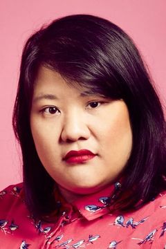 Evelyn Mok interpreta Queens Reporter