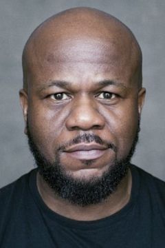 Delroy Atkinson interpreta Chandler