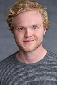 Joe Adler interpreta Jason Wylie