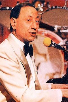 Renato Carosone interpreta Renato