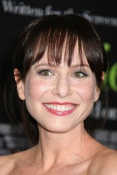 Jillian Bach interpreta Annabelle