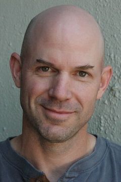 Eric Winzenried interpreta Gretchen's Director