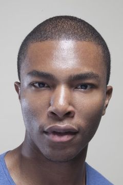 Kameron Kierce interpreta Miles