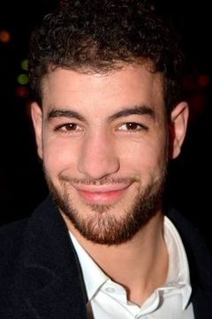 Rabah Nait Oufella interpreta Adrien