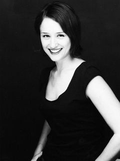 Clare Preuss interpreta Stacey