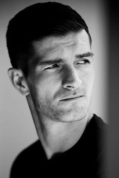 Neil Leiper interpreta Rocco