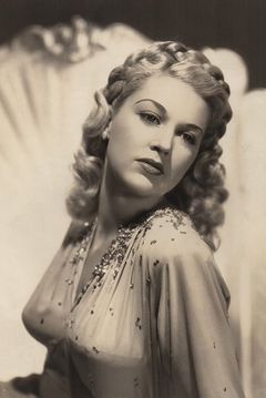 Joan Shawlee interpreta Joan (uncredited)