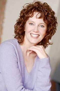 Molly McGinnis interpreta Receptionist