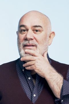 Güven Kıraç interpreta Seref