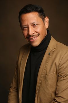 Luis Jaspe interpreta Camarero