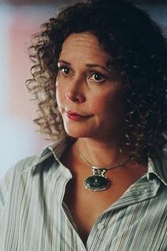 Lonette McKee interpreta Louise Little
