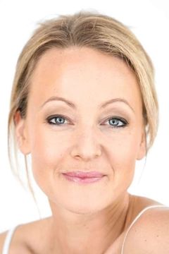 Tess Jamieson-Karaha interpreta Wasp Mother