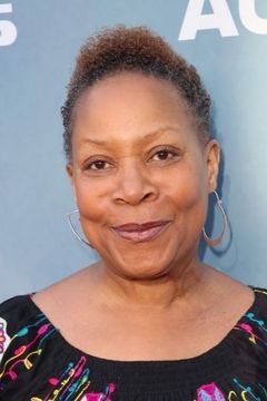 Juanita Jennings interpreta Kitchen Secretary