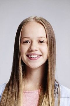 Holly J. Barrett interpreta Chloe