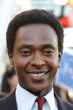 Edi Gathegi interpreta Armando Muñoz / Darwin