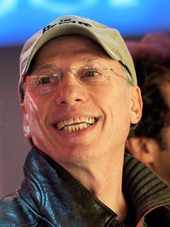 Paul Saltzman interpreta Self