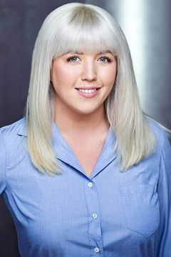 Mariah Owen interpreta U.S.A. Ski Team Athlete (uncredited)