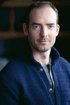 Tadhg McMahon interpreta CIA Tactical Officer (uncredited)