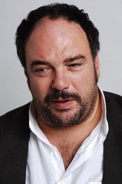 Franco Ravera interpreta Antonio Gomez