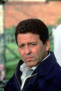 Frank Pesce interpreta Carmine
