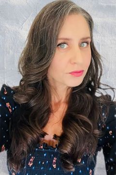 Angela Lentz interpreta Sarah