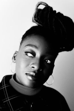 Little Simz interpreta Shola