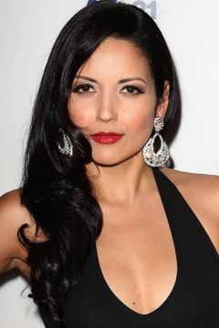 Cindy Vela interpreta Ms Nunez