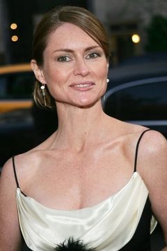 Kate Isitt interpreta Sharon Winton