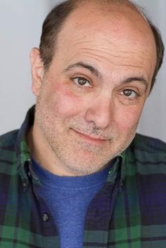 Matthew Henerson interpreta Poulterer (voice)