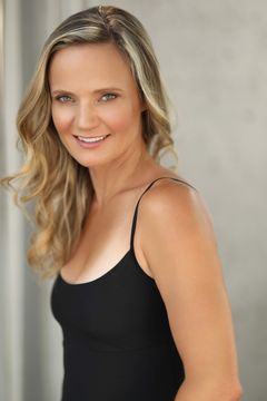 Crystal Dalman interpreta Charlotte Frankel / Ghost