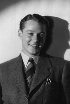 William Henry interpreta Sheriff Dodd Draper