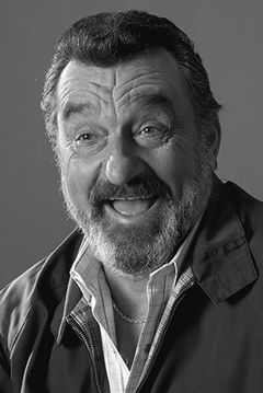 Victor French interpreta Mr. Edwards