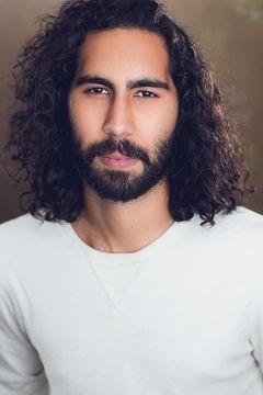 Anwar Wolf interpreta Photographer