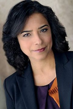 Rosemary Dominguez interpreta Mrs. Fernandez