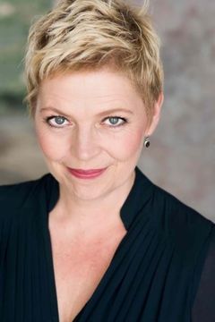 Sharon Bajer interpreta Eve