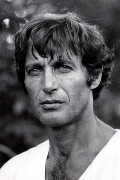 Gabriele Tinti interpreta Don Giuliano